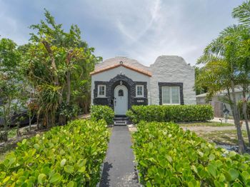 933 38th Street
