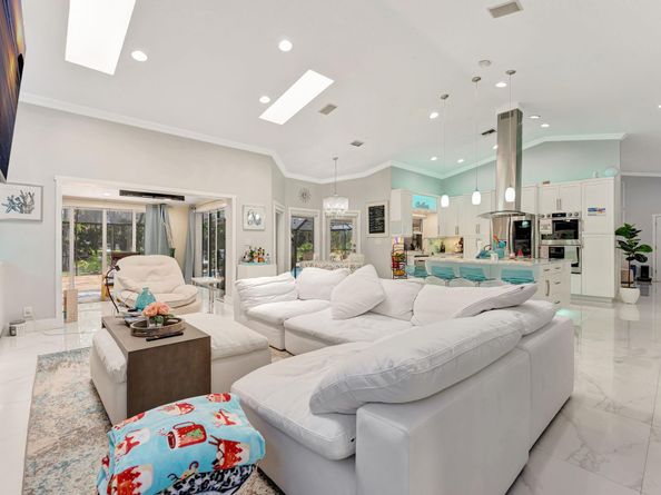 8140 NW 51st Pl, Coral Springs FL 33067