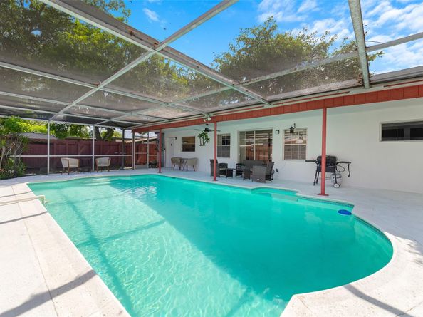 3007 SW 67th Way, Miramar FL 33023