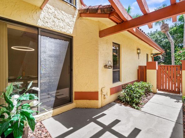 5335 10th Fairway Drive 3, Delray Beach FL 33484