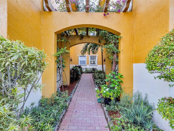 5782 NW 119th Dr, Coral Springs FL 33076