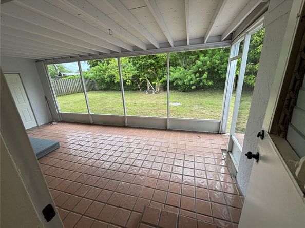 7805 NW 70th Ave, Tamarac FL 33321