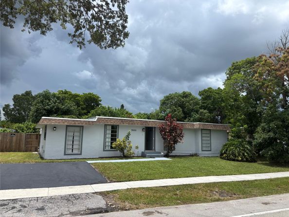7805 NW 70th Ave, Tamarac FL 33321