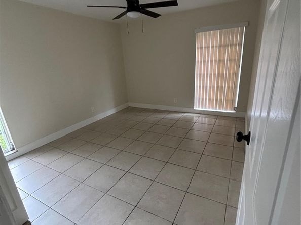 7805 NW 70th Ave, Tamarac FL 33321