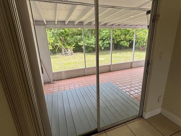 7805 NW 70th Ave, Tamarac FL 33321