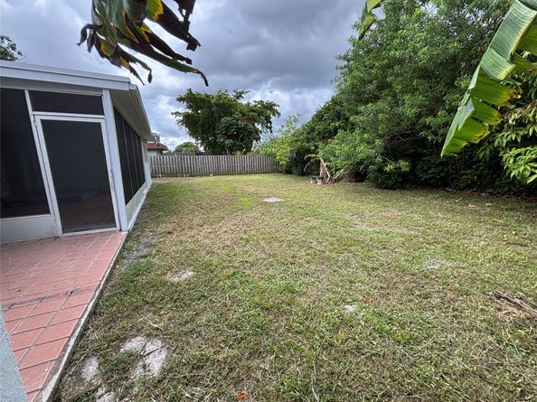 7805 NW 70th Ave, Tamarac FL 33321