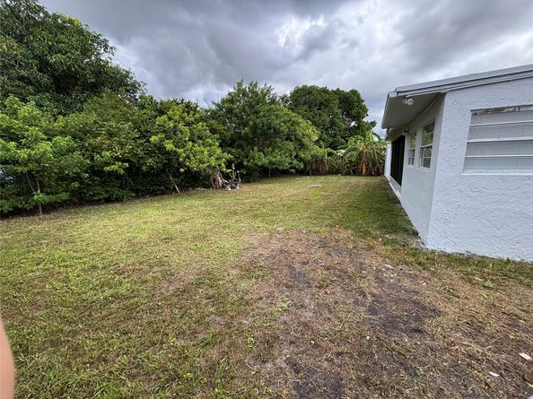 7805 NW 70th Ave, Tamarac FL 33321