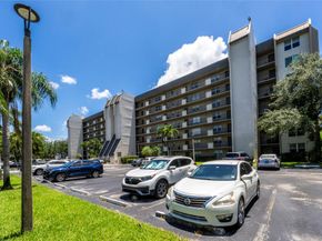 3150 W Rolling Hills Cir 210, Davie FL 33328