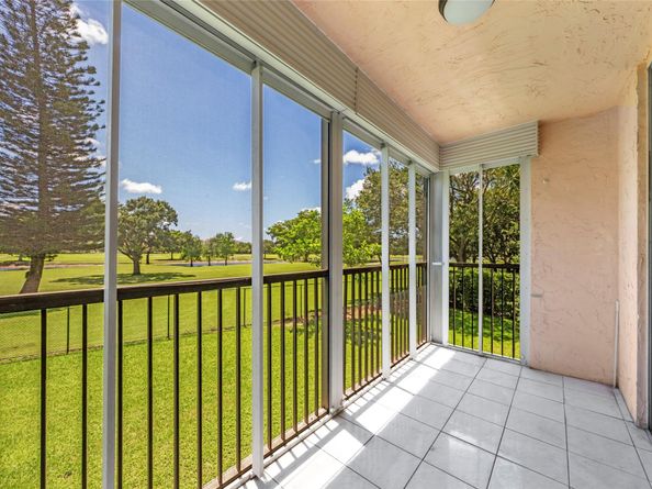3150 W Rolling Hills Cir 210, Davie FL 33328