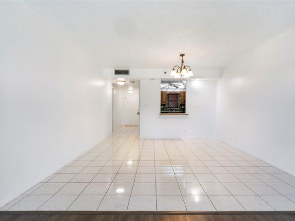 3150 W Rolling Hills Cir 210, Davie FL 33328