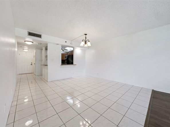 3150 W Rolling Hills Cir 210, Davie FL 33328