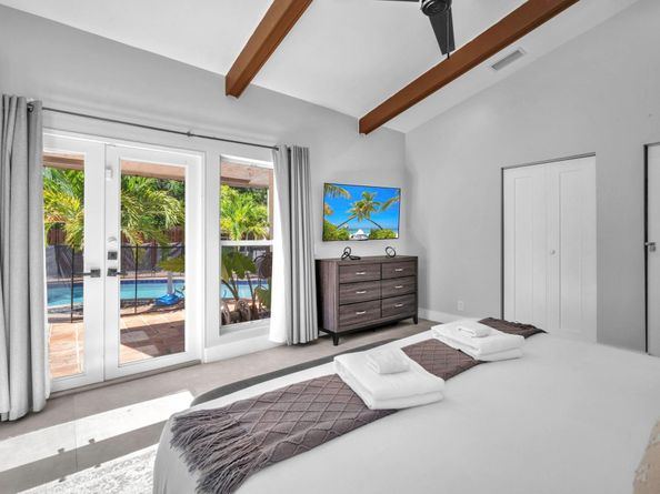 3231 N 38th St, Hollywood FL 33021