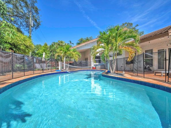 3231 N 38th St, Hollywood FL 33021