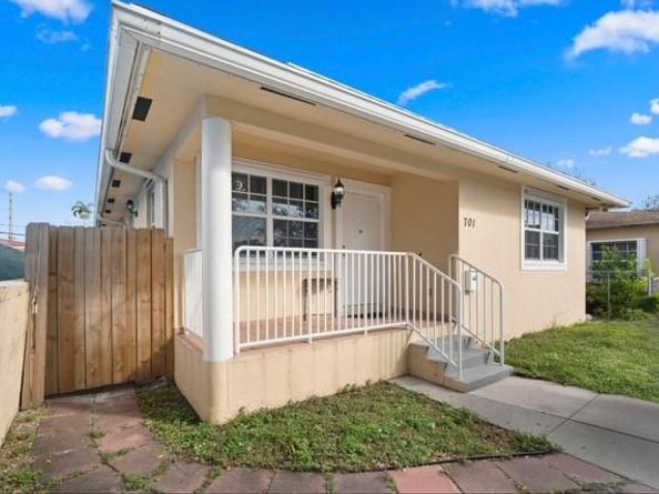 701 NE 6th St, Hallandale Beach FL 33009
