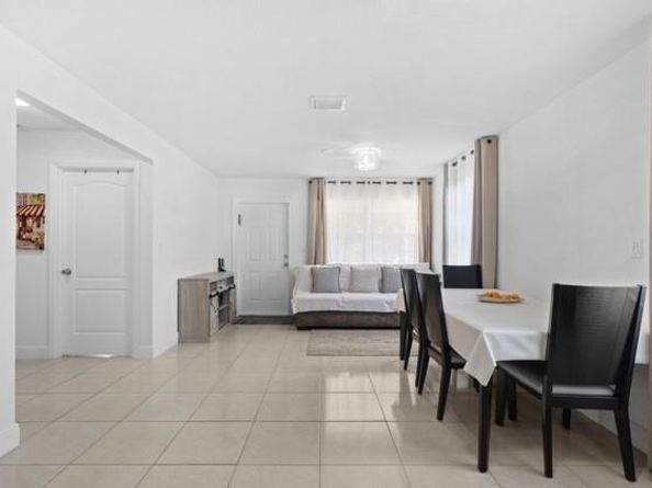 701 NE 6th St, Hallandale Beach FL 33009