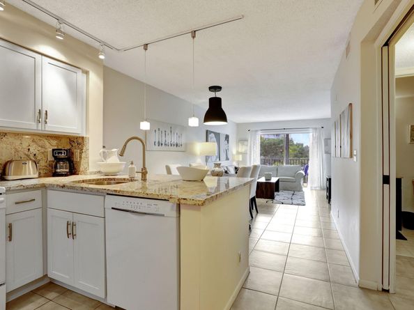 2230 N Cypress Bend Dr 306, Pompano Beach FL 33069