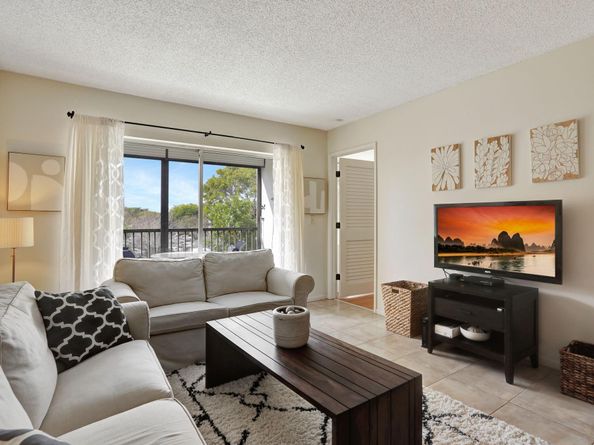 2230 N Cypress Bend Dr 306, Pompano Beach FL 33069