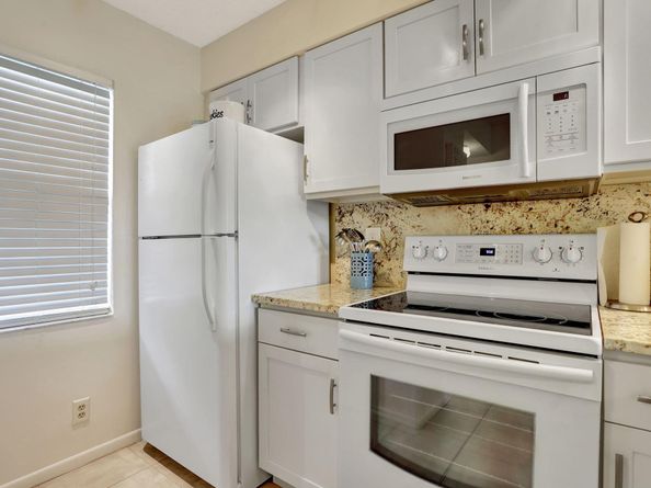 2230 N Cypress Bend Dr 306, Pompano Beach FL 33069