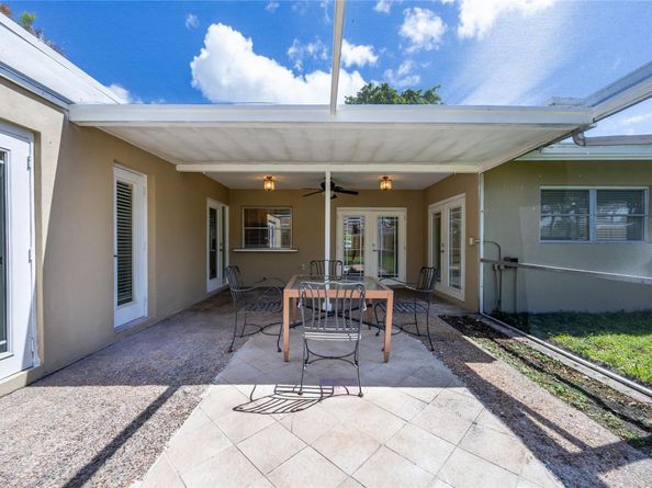 2025 NW 38th St, Oakland Park FL 33309