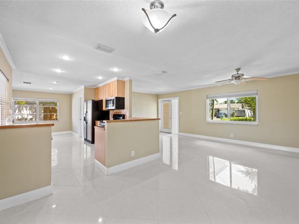 2025 NW 38th St, Oakland Park FL 33309