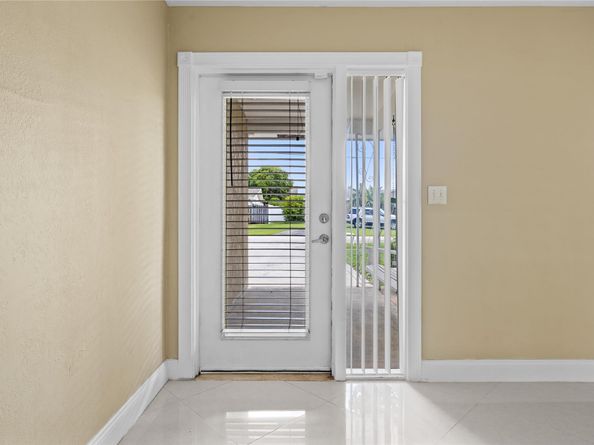 2025 NW 38th St, Oakland Park FL 33309