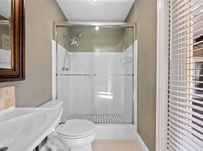 2025 NW 38th St, Oakland Park FL 33309