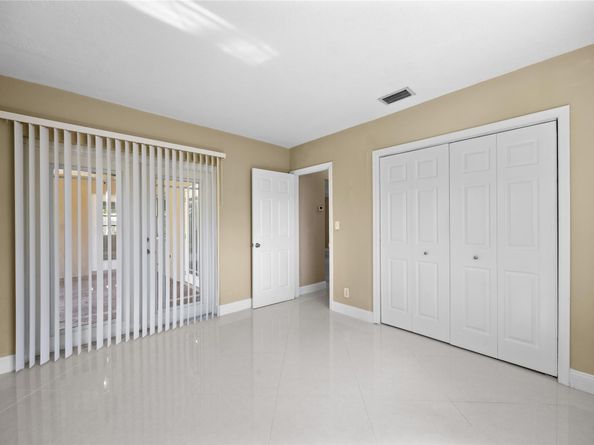 2025 NW 38th St, Oakland Park FL 33309