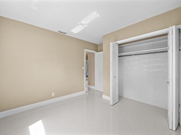 2025 NW 38th St, Oakland Park FL 33309
