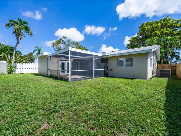 2025 NW 38th St, Oakland Park FL 33309