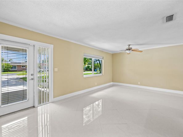 2025 NW 38th St, Oakland Park FL 33309