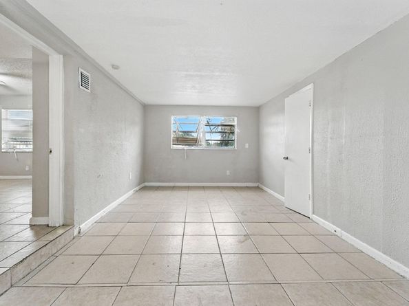 3196 N Seacrest Blvd, Boynton Beach FL 33435