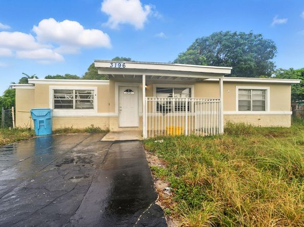 3196 N Seacrest Blvd, Boynton Beach FL 33435