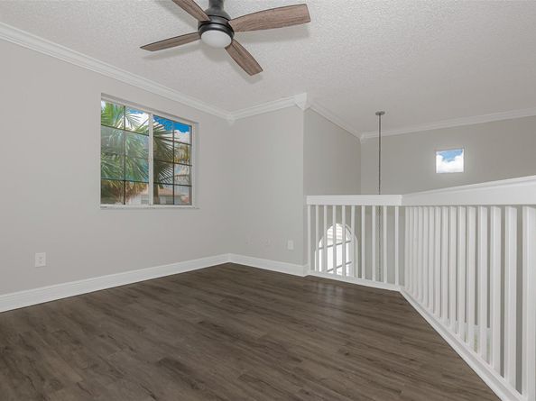 1040 NW 191st Ave, Pembroke Pines FL 33029