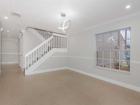 1040 NW 191st Ave, Pembroke Pines FL 33029