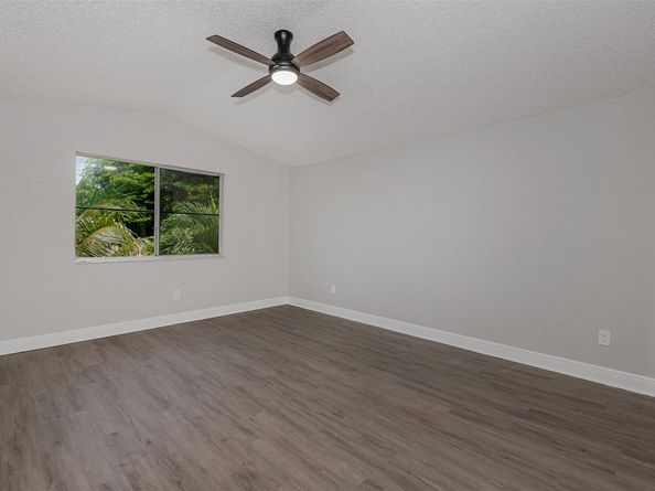 1040 NW 191st Ave, Pembroke Pines FL 33029