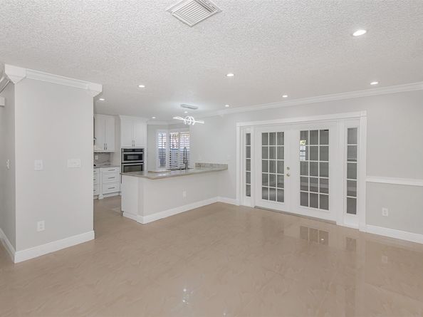 1040 NW 191st Ave, Pembroke Pines FL 33029
