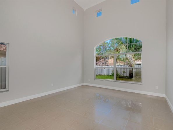 1040 NW 191st Ave, Pembroke Pines FL 33029