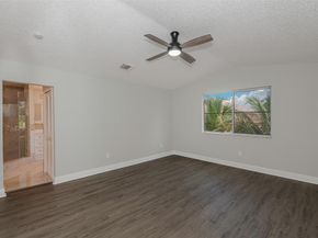 1040 NW 191st Ave, Pembroke Pines FL 33029
