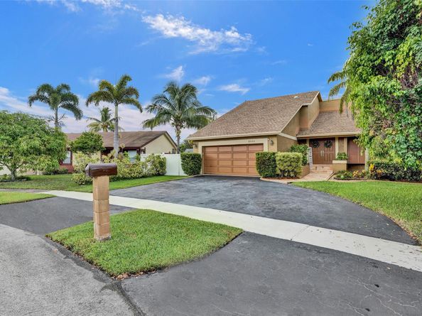 9444 NW 46th St, Sunrise FL 33351