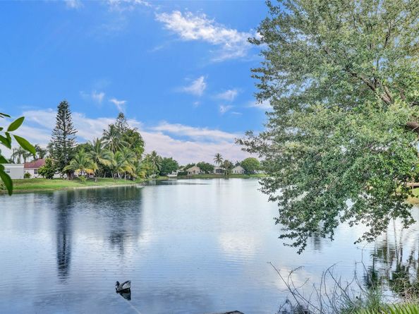 9444 NW 46th St, Sunrise FL 33351