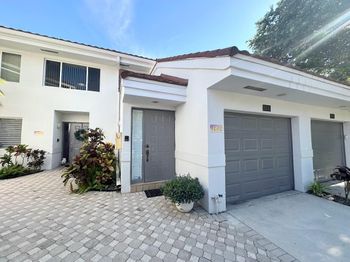 9202 NW 9th Ct