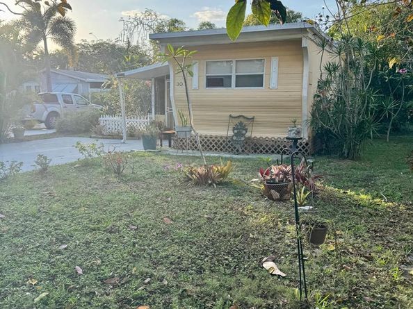 30 Lisa Ln Lake Worth Rd Lane, Lake Worth FL 33463