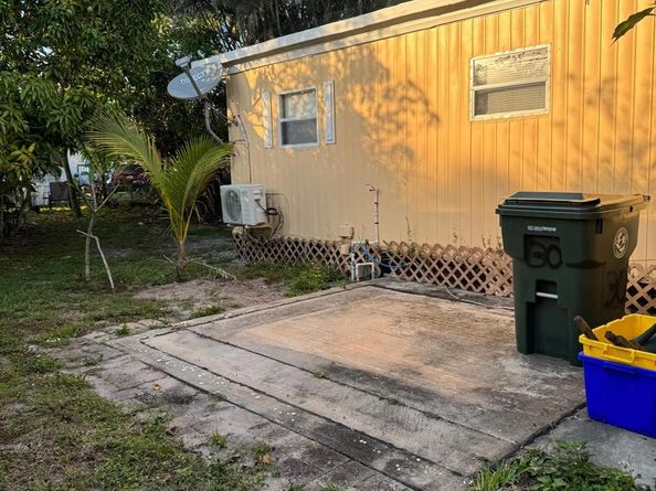 30 Lisa Ln Lake Worth Rd Lane, Lake Worth FL 33463