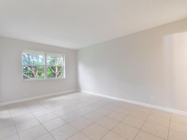 120 Sparrow Drive 314, Royal Palm Beach FL 33411