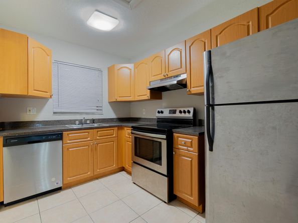 120 Sparrow Drive 314, Royal Palm Beach FL 33411
