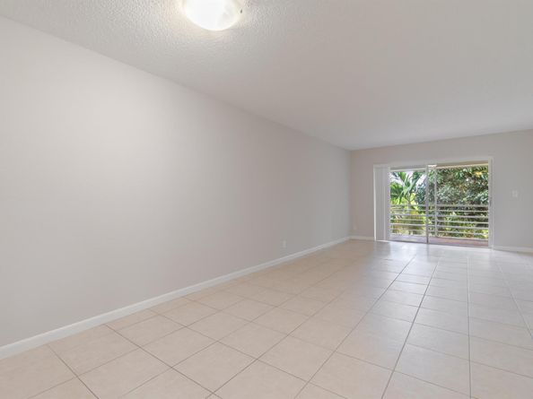 120 Sparrow Drive 314, Royal Palm Beach FL 33411