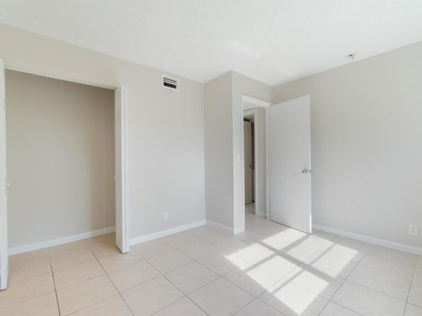 120 Sparrow Drive 314, Royal Palm Beach FL 33411