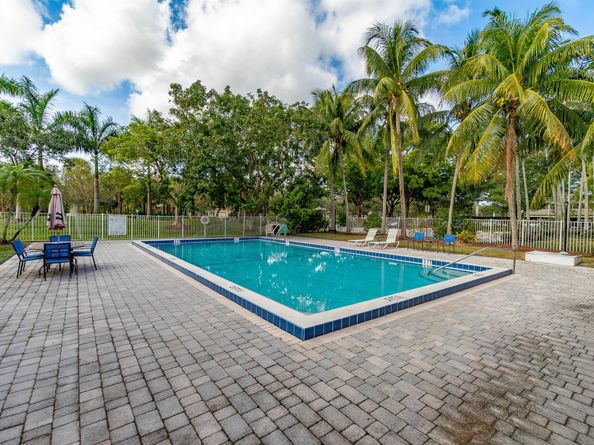 120 Sparrow Drive 314, Royal Palm Beach FL 33411