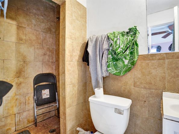 57 NW 68th St, Miami FL 33150
