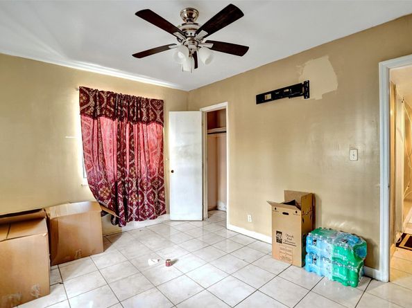 57 NW 68th St, Miami FL 33150